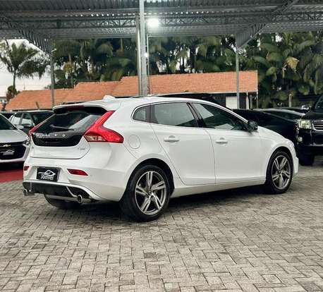 VOLVO-V40-2.0 T5 R-DESIGN GASOLINA 4P AUTOMÁTICO VOLVO-V40-2018