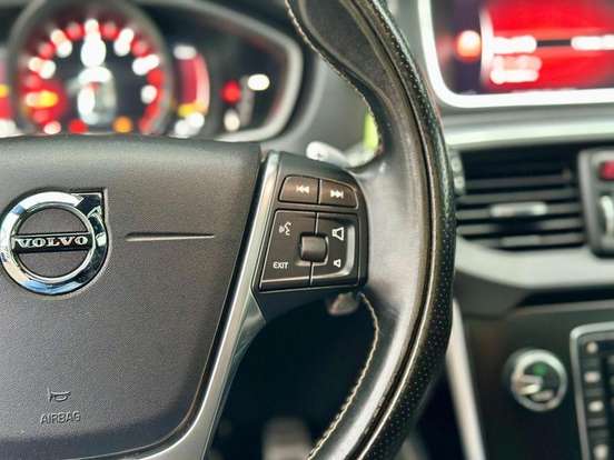 VOLVO-V40-2.0 T5 R-DESIGN GASOLINA 4P AUTOMÁTICO VOLVO-V40-2018
