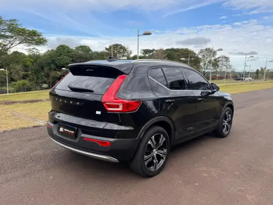 VOLVO-XC40-2021