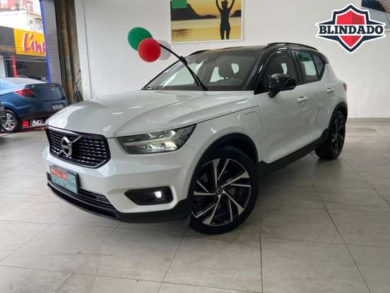 VOLVO-XC40-2020