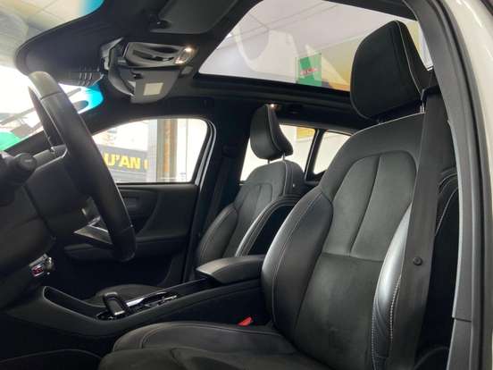 VOLVO-XC40-2020