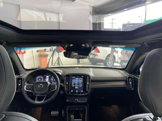 VOLVO-XC40-2020