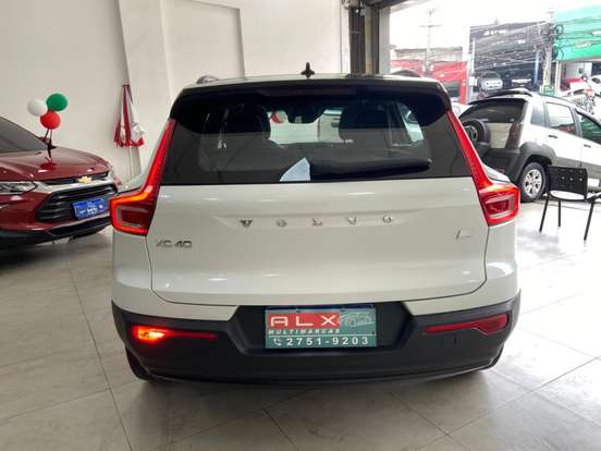 VOLVO-XC40-2020