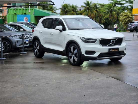 VOLVO-XC40-2020