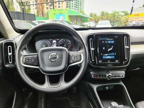 VOLVO-XC40-2.0 T4 GASOLINA MOMENTUM GEARTRONIC VOLVO-XC40-2020