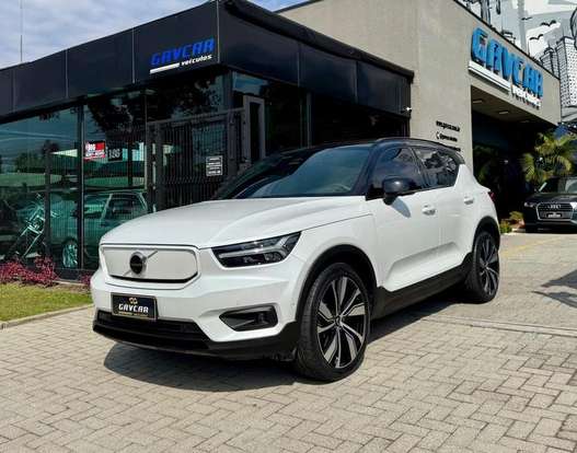 VOLVO-XC40-2021