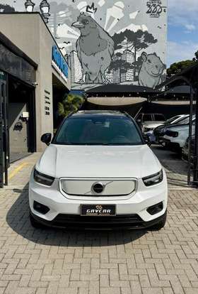 VOLVO-XC40-2021