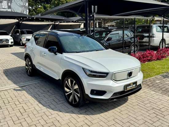 VOLVO-XC40-2021