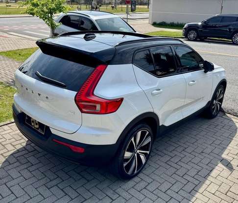 VOLVO-XC40-2021