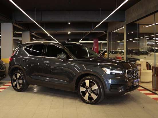 VOLVO-XC40-2021