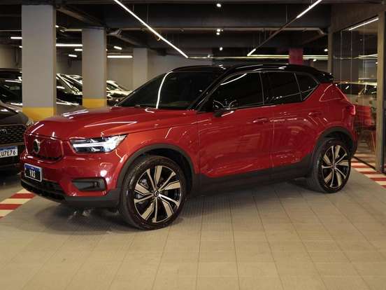 VOLVO-XC40-2022