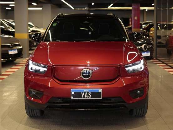 VOLVO-XC40-2022