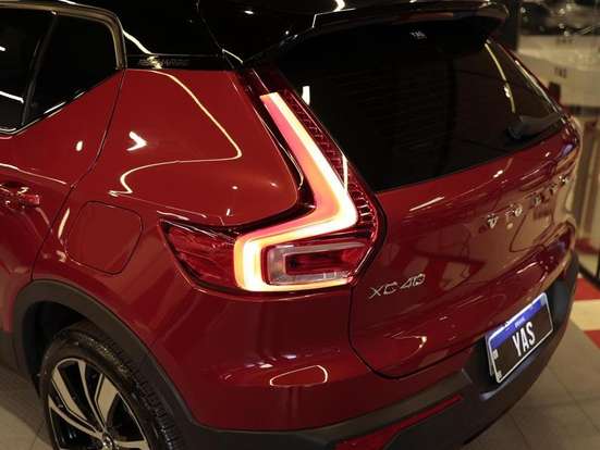 VOLVO-XC40-2022