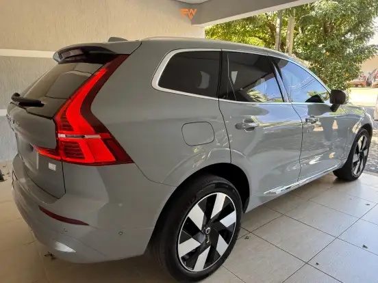 VOLVO-XC60-2023