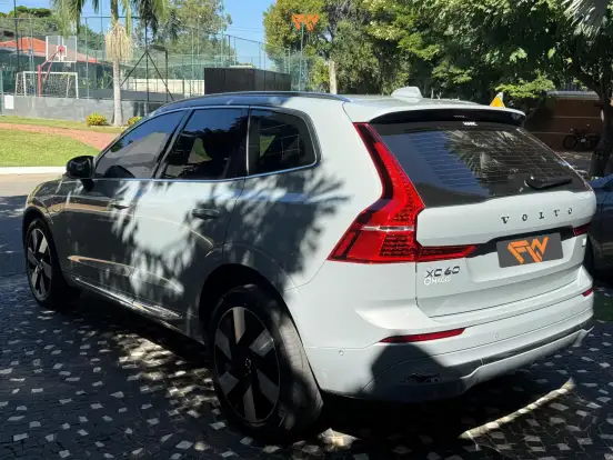 VOLVO-XC60-2023