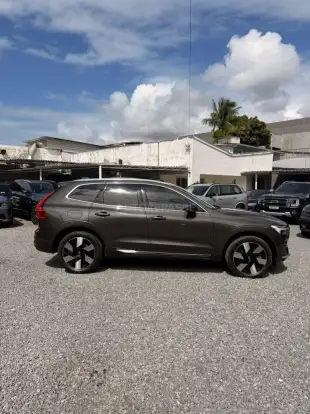 VOLVO-XC60-2024