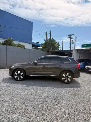 VOLVO-XC60-2024