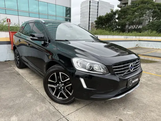 VOLVO XC60 2.4 D5 MOMENTUM DIESEL AWD 4P AUTOMÁTICO