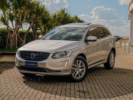 VOLVO XC60 2.0 T5 MOMENTUM GASOLINA 4P AUTOMÁTICO
