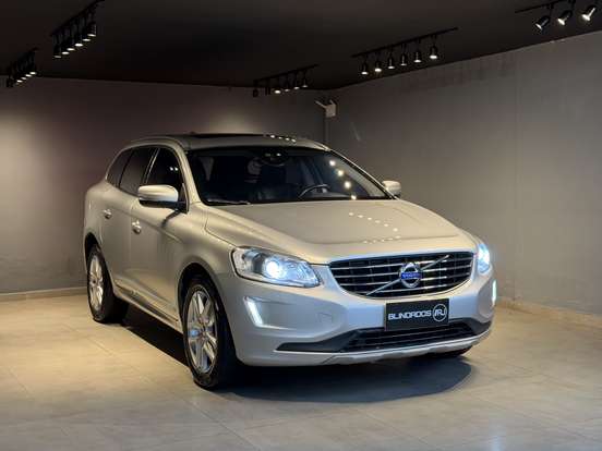 VOLVO-XC60-2017