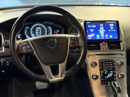 VOLVO-XC60-2017