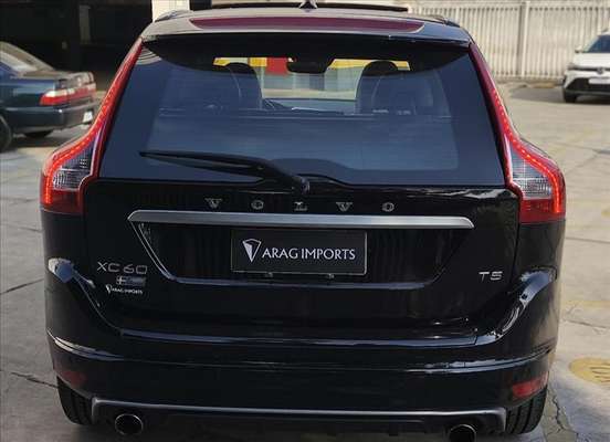 VOLVO-XC60-2015