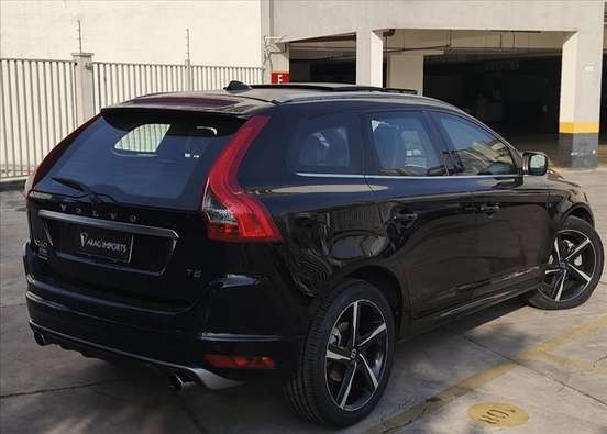 VOLVO-XC60-2015