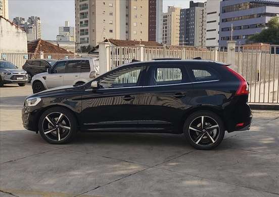 VOLVO-XC60-2015