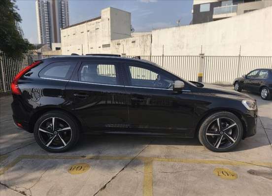 VOLVO-XC60-2015