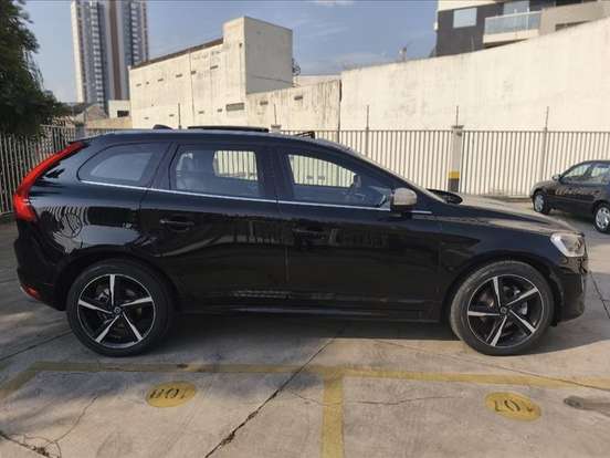 VOLVO-XC60-2.0 T5 R DESIGN TURBO GASOLINA 4P AUTOMÁTICO VOLVO-XC60-2015