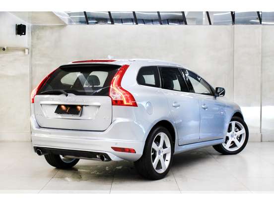VOLVO-XC60-2.0 T5 R DESIGN TURBO GASOLINA 4P AUTOMÁTICO VOLVO-XC60-2015