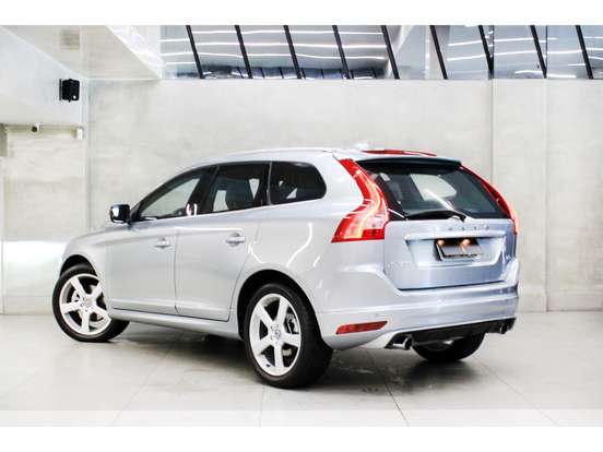 VOLVO-XC60-2.0 T5 R DESIGN TURBO GASOLINA 4P AUTOMÁTICO VOLVO-XC60-2015