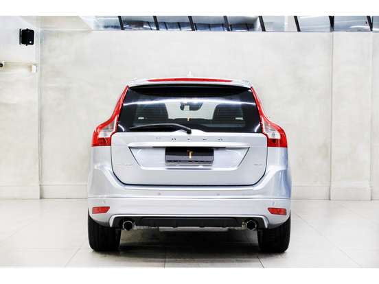 VOLVO-XC60-2.0 T5 R DESIGN TURBO GASOLINA 4P AUTOMÁTICO VOLVO-XC60-2015