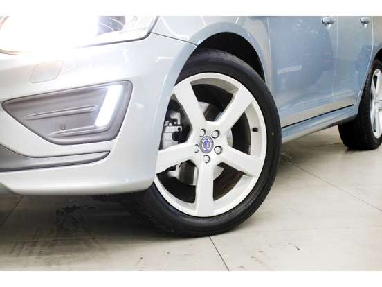 VOLVO-XC60-2.0 T5 R DESIGN TURBO GASOLINA 4P AUTOMÁTICO VOLVO-XC60-2015