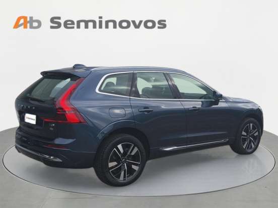 VOLVO-XC60-2025