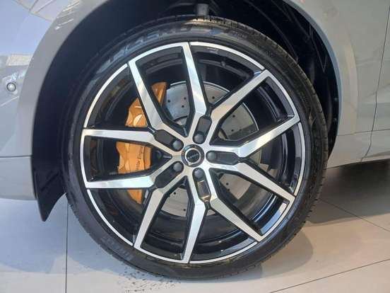 VOLVO-XC60-2025