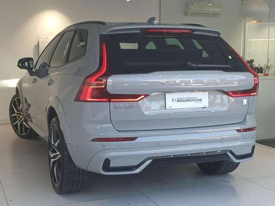 VOLVO-XC60-2025