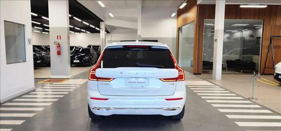VOLVO-XC60-2024