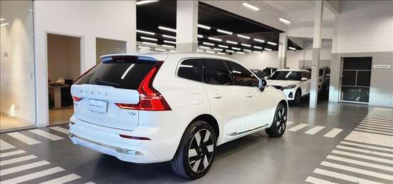 VOLVO-XC60-2024