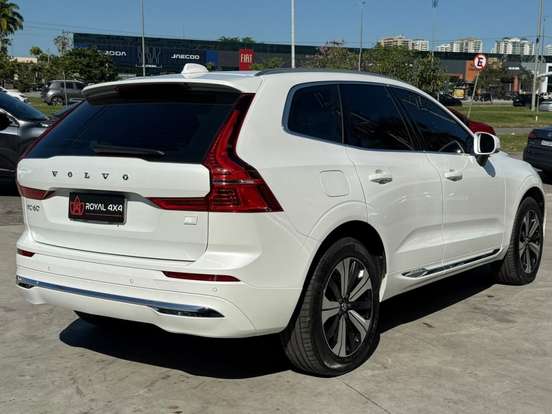 VOLVO-XC60-2023