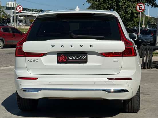 VOLVO-XC60-2023