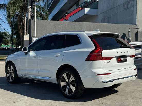 VOLVO-XC60-2023