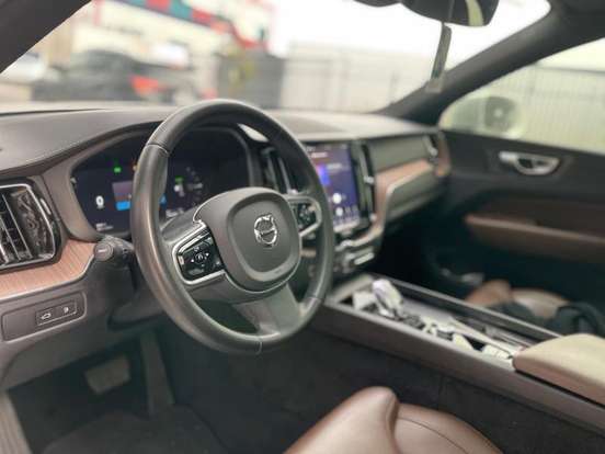 VOLVO-XC60-2022
