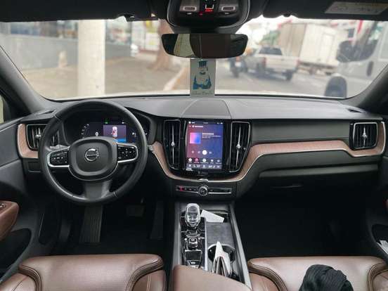 VOLVO-XC60-2022