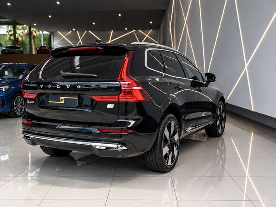 VOLVO-XC60-2023