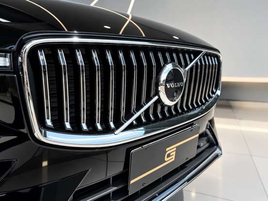 VOLVO-XC60-2023