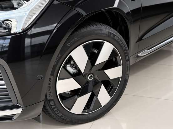 VOLVO-XC60-2023