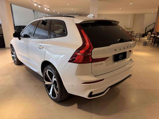 VOLVO-XC60-2022