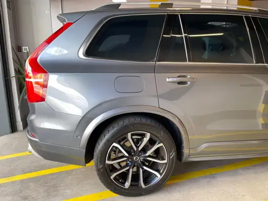 VOLVO-XC90-2019