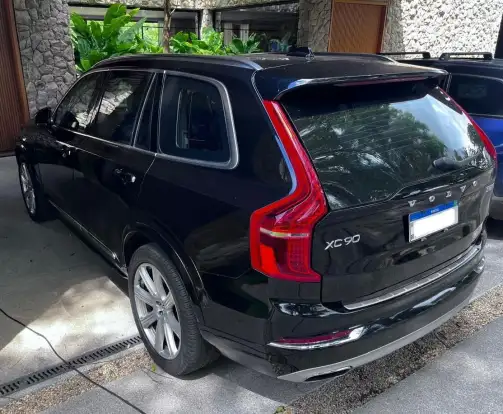 VOLVO-XC90-2017